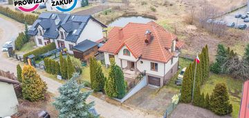 Dom wolnostojący z dwoma osobnymi mieszkaniami