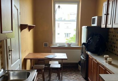 2 pokojowe mieszkanie w kamienicy z piwnicą