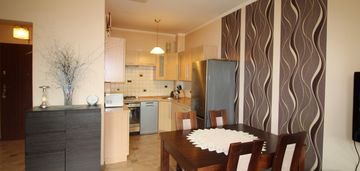 2 pokoje na starówce z klimatyzacją- czynsz 120 zł