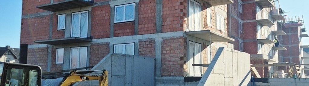 2 pokoje z antresolą(całość 70m2) z garażem