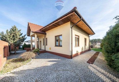 Przytulny dom z tarasem i ogrodem w kiekrzu