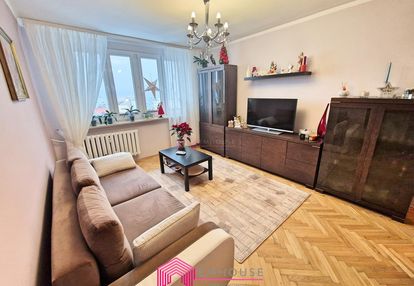 Przytulne dwupokojowe z pięknym widokiem. koło emki. winda.