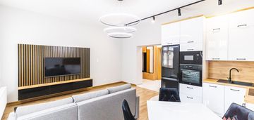 2-pokojowe mieszkanie/centrum/kamienica