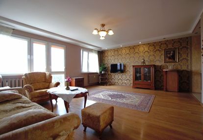 2 pokoje, duży salon, brak gazu, balkon, parking