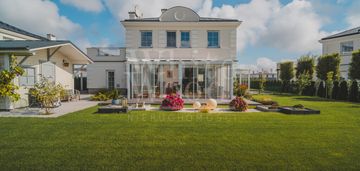 Komfortowa willa z ogrodem zimowym ogrody tesoro