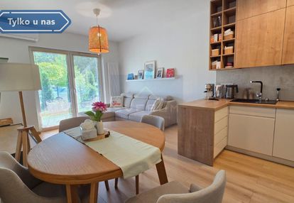 Mieszkanie z ogródkiem, parkitka