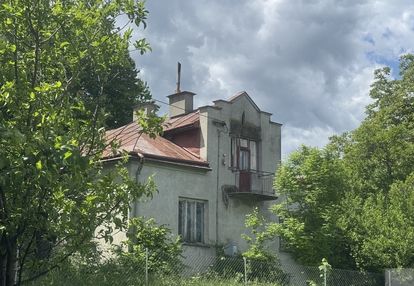 Atrakcyjna działka 60a domem do kap. remontu