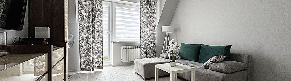 Dwa pokoje z wyposażeniem przy łynostradzie