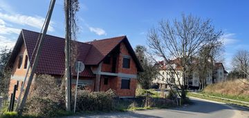 Dom dla rodziny | stan surowy, zamknięty | centrum