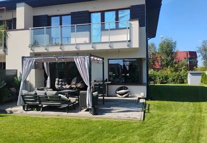 Segment skrajny, 4 pok. , 136 m2, dzaiłka 374 m2