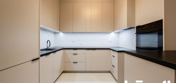 2 pokoje na najwyższym piętrze osiedla