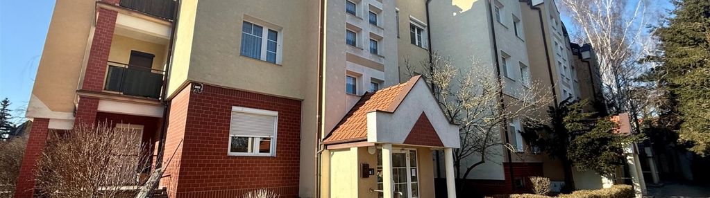 3 pokoje 74,8m2 1 piętro garaż 2 tarasy blok 98r