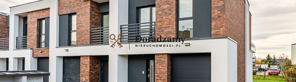 Narożny segment z garażem w bryle na drabiniance