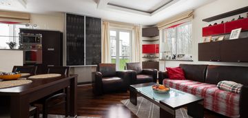 Dwupoziomowe i z garażem i zamknięte osiedle