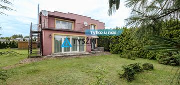 Dom z dwoma lokalami i osobnymi wejściami