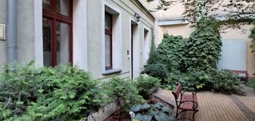 Lokal w luksusowej kamienicy przy teatrze