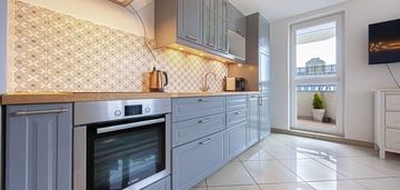 2m_balkon_winda_tramwaj_gotowe do wejścia