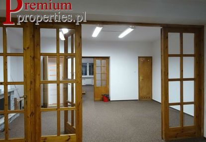 Przestronny dom na cele biurowe.