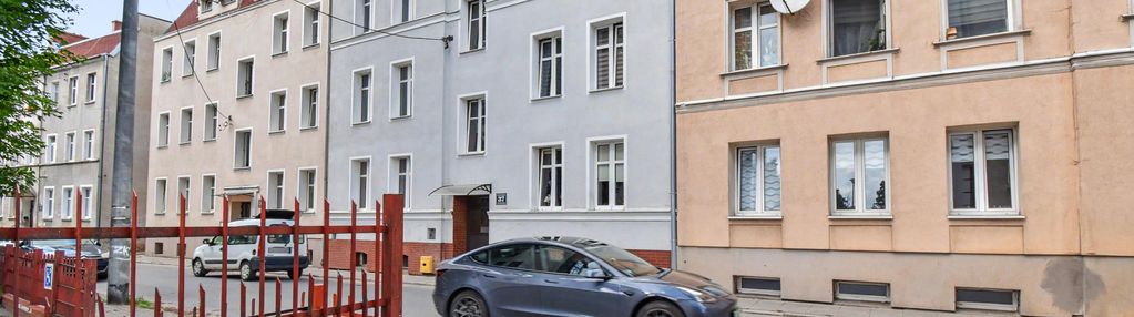 Dwa przestronne pokoje, pierwsze piętro