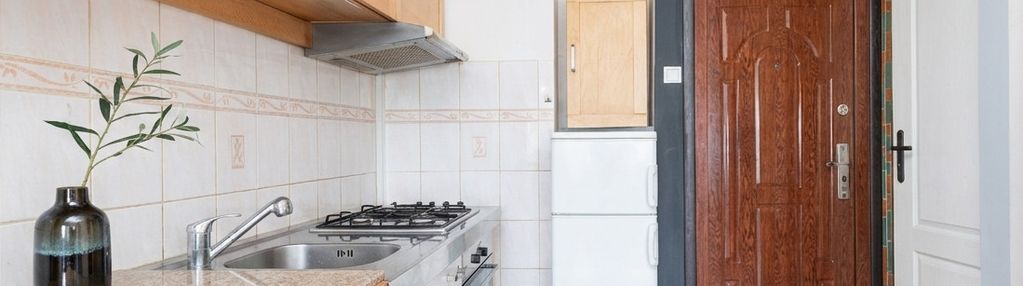 Kawalerka na sadybie w zieleni i słońcu