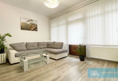 2 pokoje po remoncie, na parterze os.pobitno