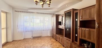 Parter z balkonem w bloku. top lokalizacja