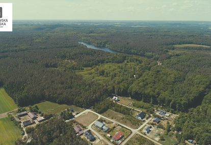 Płaska działka w sąsiedztwie jeziora i lasów