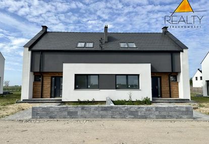 Ustawna przestrzeń z widokiem na las