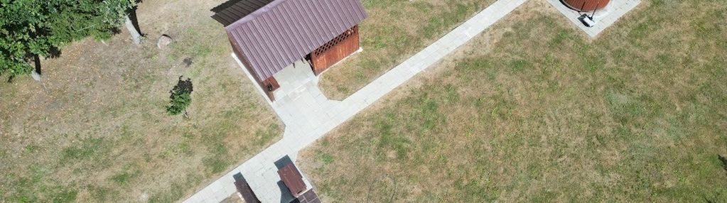 Dom plus działka plus sauna plus jacuzzi.