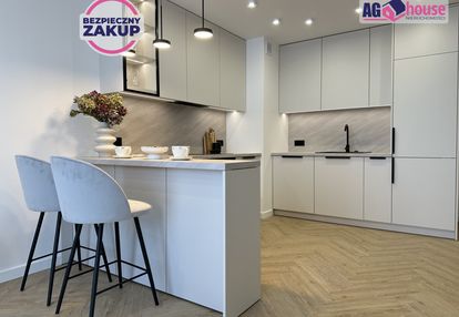 Świeżo wykończony apartament | widok na zatokę