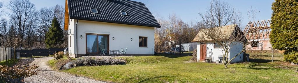 Komfortowy dom wolnostojący na działce 9 ar