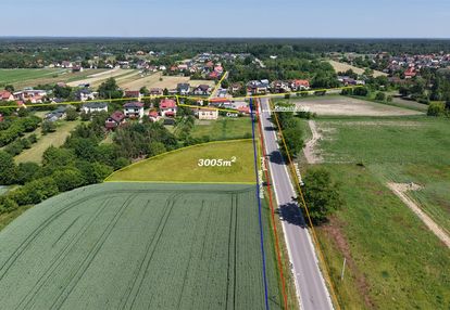 Działka przy drodze asfasltowej.