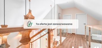 Klimatyczny dom w zacisznej okolicy.