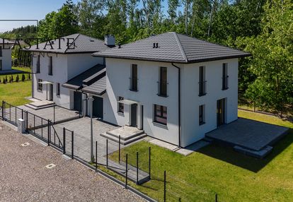 Bliźniaki połączone garażem z działką 500 m2