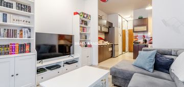 Przestronne i dobrze doświetlone / klimatyzacja