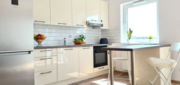 Kawalerka z balkonem w pełni wyposażona.