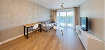 Przestronne studio z ogrodem i tarasam