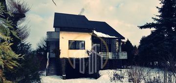 Duży dom wolnostojący