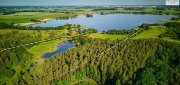 Działka nad jeziorem z lasem, stawem i domem