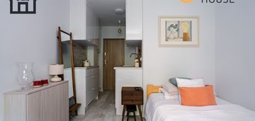 Kawalerka z widokiem na ścianę lasu | po remoncie