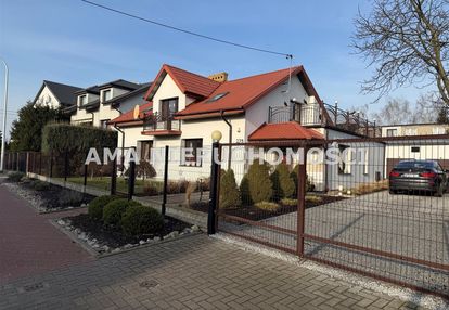 Nieprzecietny dom z garażami w świetnej lokalizacj