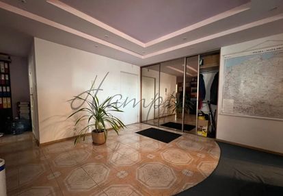 Apartament do remontu/ duży balkon/ przy metrze