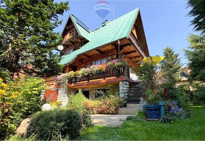 Drewniany dom w stylu zakopiańskim