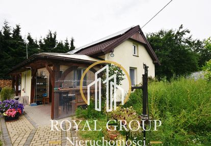 Dom wśród świerków