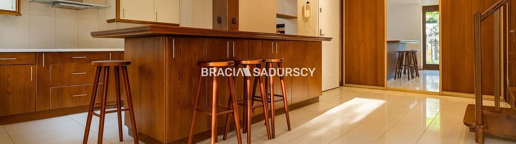 Dom na woli justowskiej, garaż na 2 samochody.