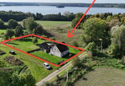 Urokliwe siedlisko wśród jezior i lasów