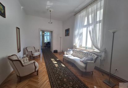 Lokal w centrum na mieszkanie lub kancelarię