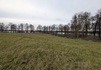 Działka z linią brzegową jeziora mleczówka