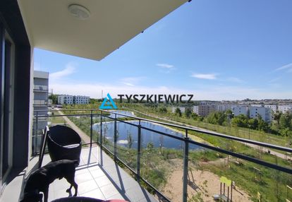 Lawendowe wzgórze widok na wodę i zieleń spokój