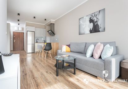 Federowicza 43m² nowoczesne 2 pokoje czerwone maki